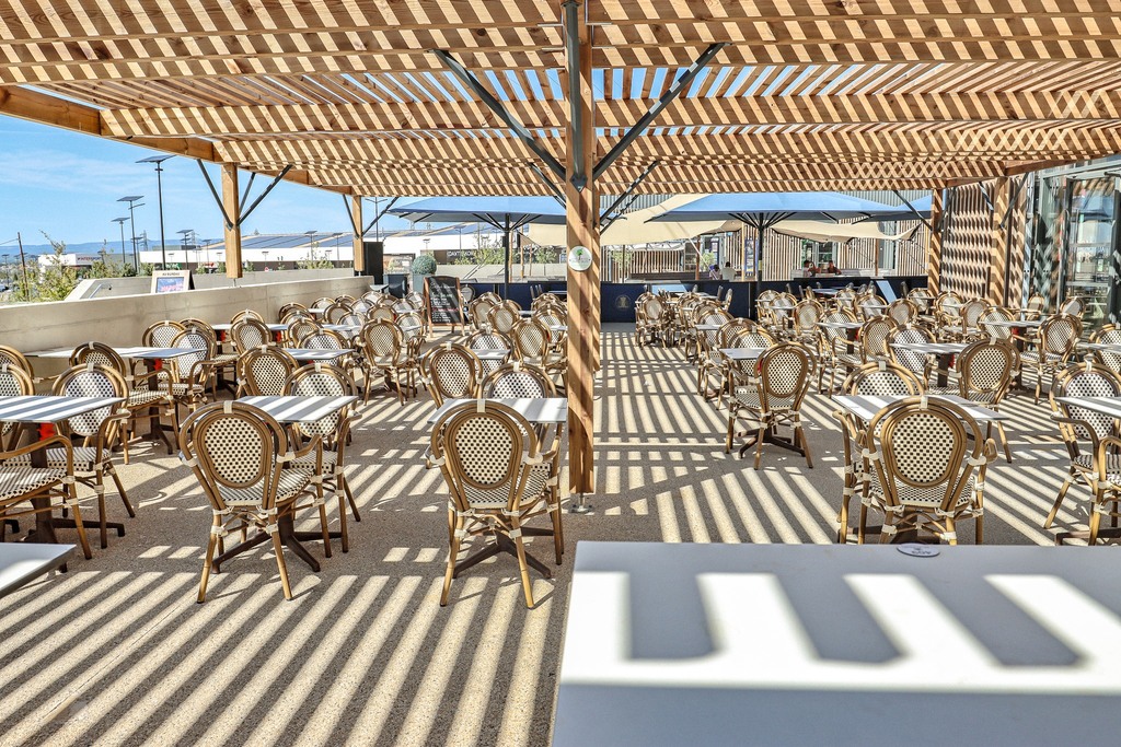 Pose d’une pergola chez nos clients Au Bureau de Carcassonne