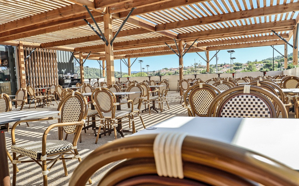 Pose d’une pergola chez nos clients Au Bureau de Carcassonne